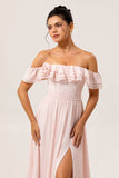 Off The Shoulder Ruffled Blush A Line Brudtärna Klänning Med Slits
