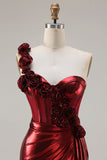 Metallisk burgundy sjöjungfruklänning med en axel och lång balklänning med slits och 3D-blommor