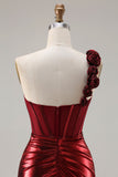 Metallisk burgundy sjöjungfruklänning med en axel och lång balklänning med slits och 3D-blommor
