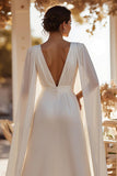 Vita djupa V-ringade brudjumpsuits med cape