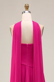 Fuchsia Sweetheart En linjeplisserad lång balklänning med skärp