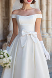 Off-the-shoulder vit korsett A Line Midi brudklänning med rosetter