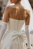 Sweetheart Ivory Bodycon kort brudklänning (utan handskar)