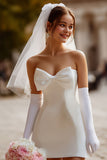 Vit Sweetheart Bodycon satin kort brudklänning med rosett (utan handskar)