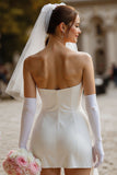 Vit Sweetheart Bodycon satin kort brudklänning med rosett (utan handskar)