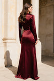 Burgundy satin V-ringad långärmad klänning