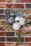 Vitblå bukett bröllopsblommor