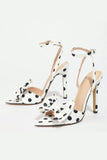 Vita svarta prickiga stilettklackar med öppna tåar och höga klackar med rosett