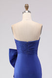 Axelbandslös klänning med kungligt blå sjöjungfru med rynka och långbalklänning med stor rosett