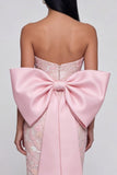 Glittrig rosa axelbandslös applikationssheath midiklänning med bowknot