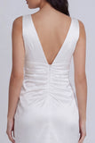 Elfenbensfärgad V-ringad satin, Bodycon Kort examensklänning