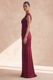 Off-the-shoulder burgundy sjöjungfruklänning med slits
