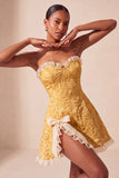 Sweetheart Yellow Jacquard A-Line Volangspets-klänning med hemkomstklänning med slits
