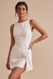 Rundhalsad bodycon blommig liten vit klänning med slits