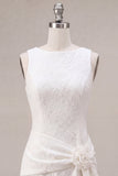 Rundhalsad bodycon blommig liten vit klänning med slits