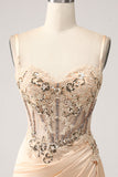 Elegant Champagne Mermaid Plisserad Satin Prom Klänning Med Applikationer